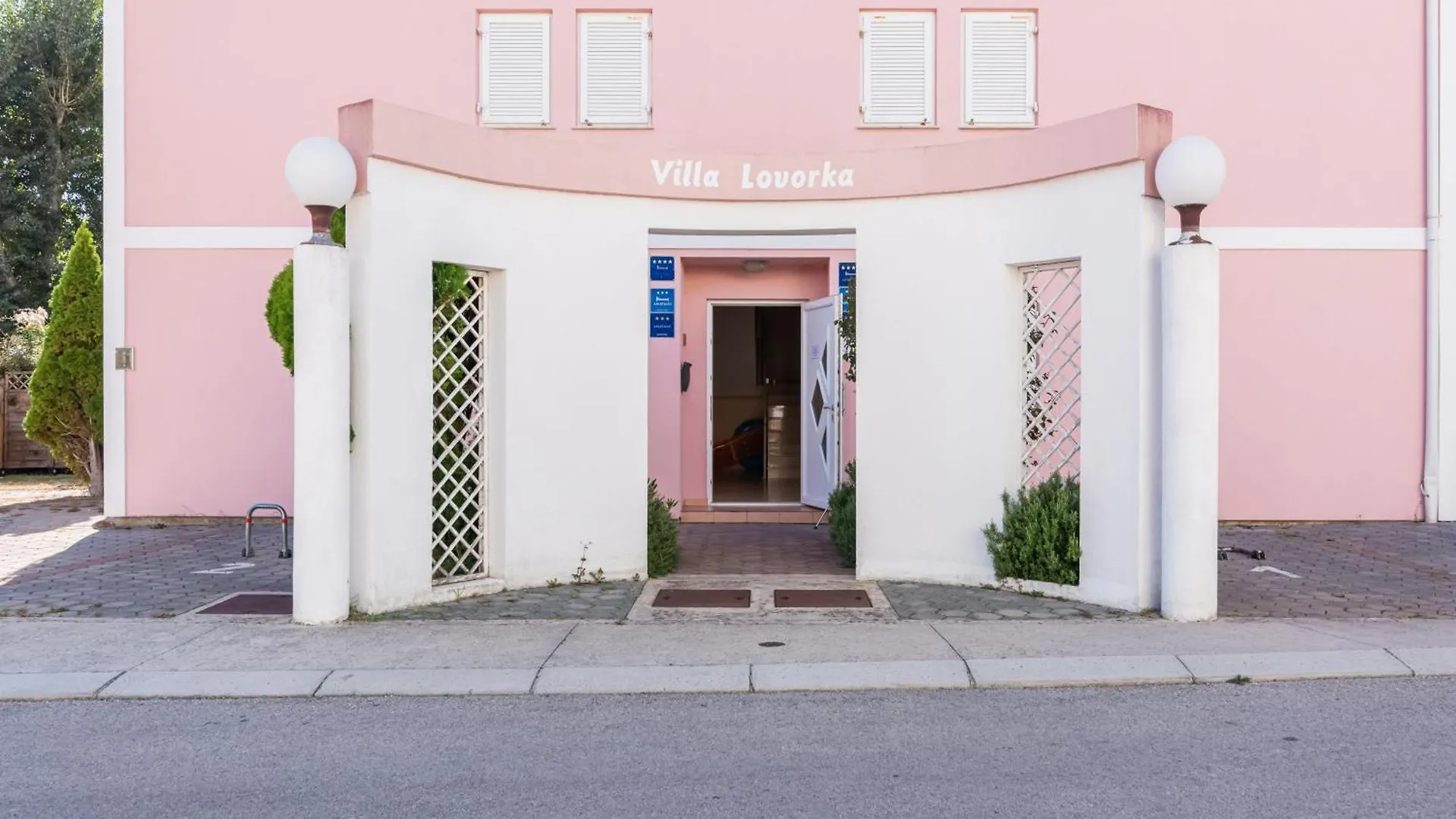 Apartments Lovorka Baska