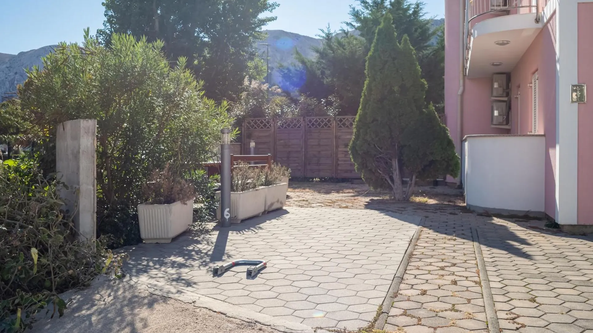 Apartments Lovorka Baska  0*, Baska (Krk) Croatia