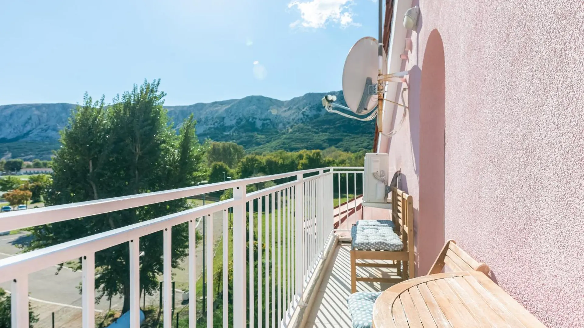 Apartments Lovorka Baska  Baska (Krk)