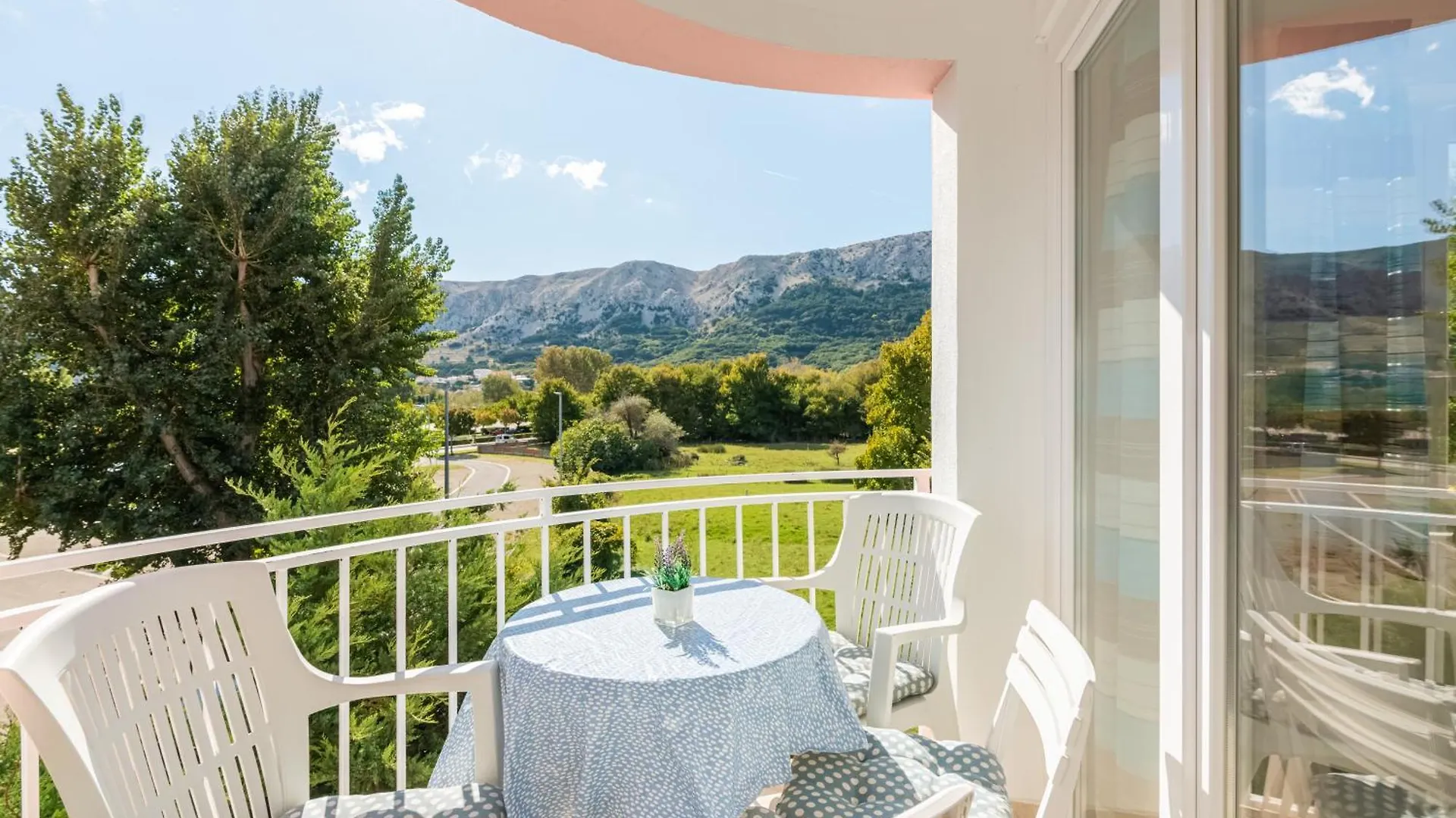 Apartments Lovorka Baska  Baska (Krk)