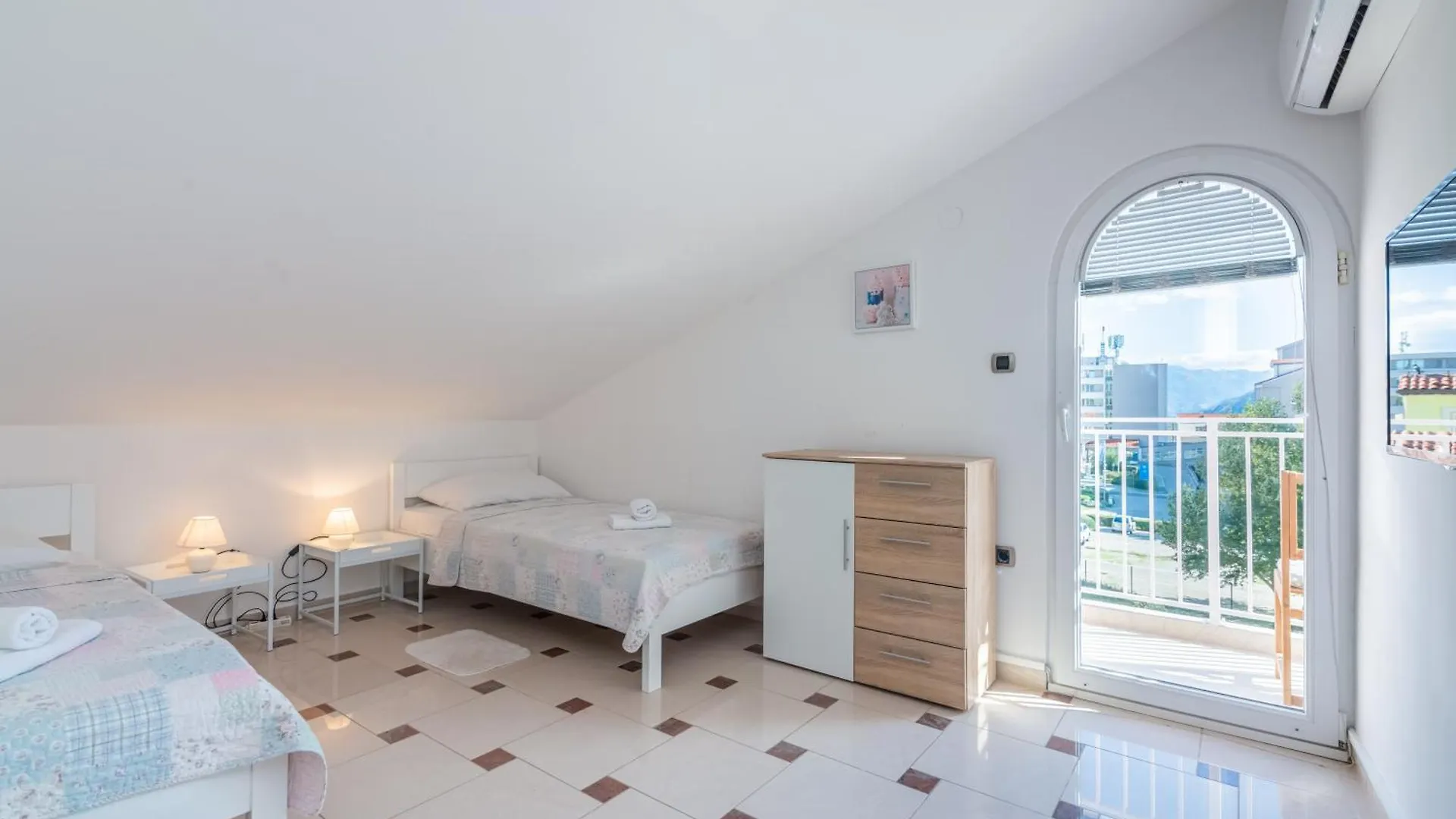 Apartments Lovorka Baska