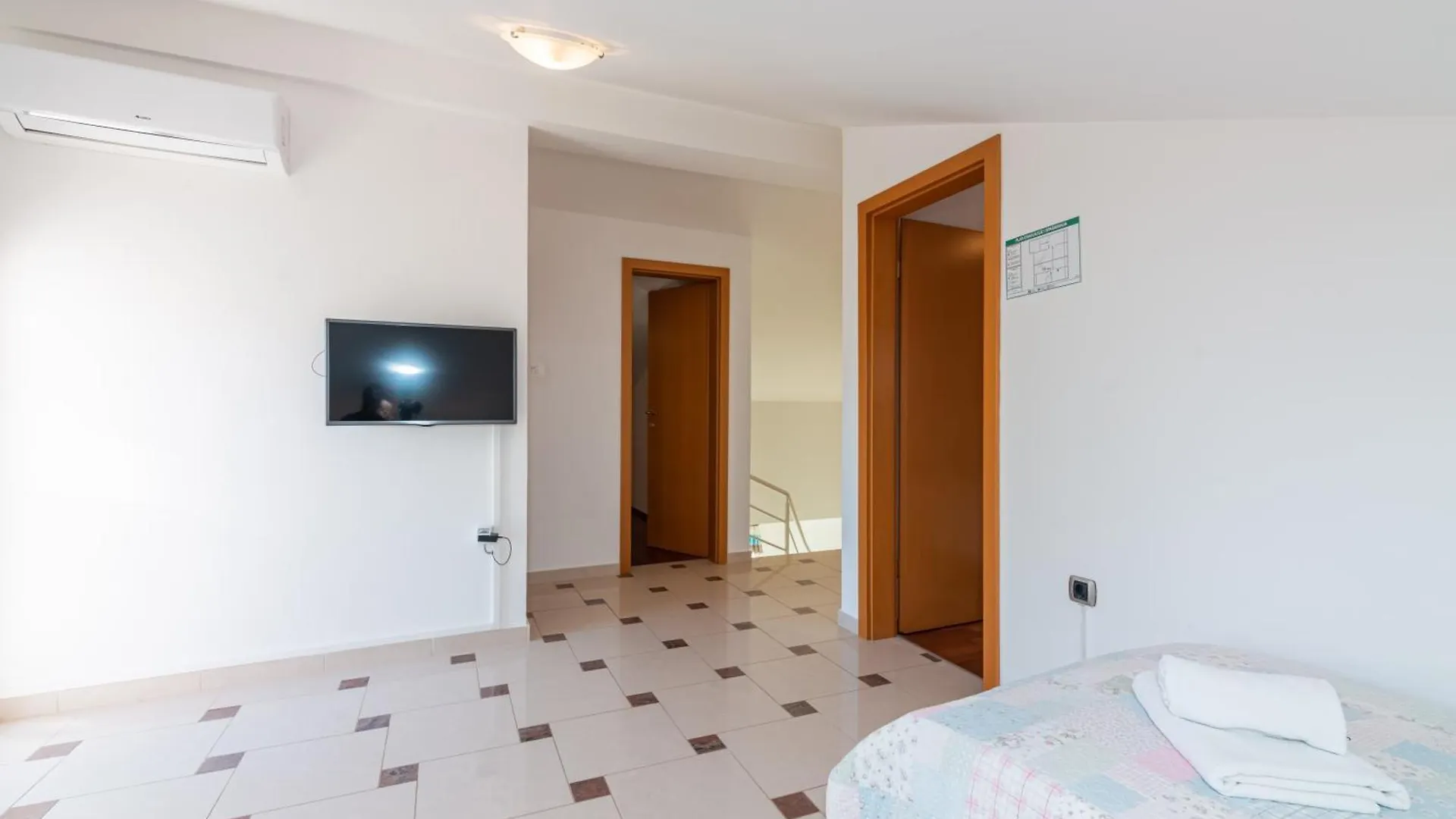 Apartments Lovorka Baska