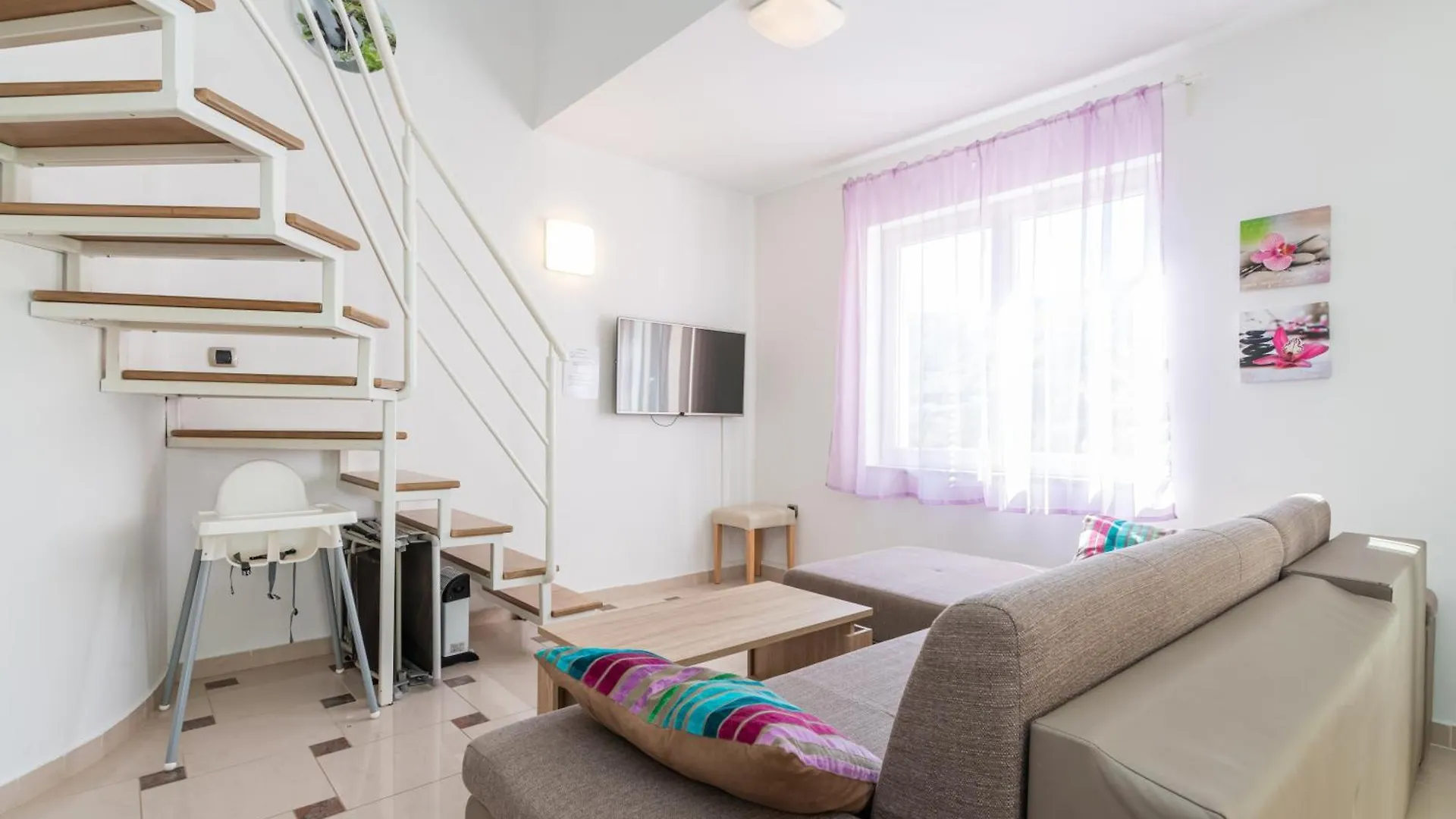 Apartments Lovorka Baska  0*, Baska (Krk) Croatia