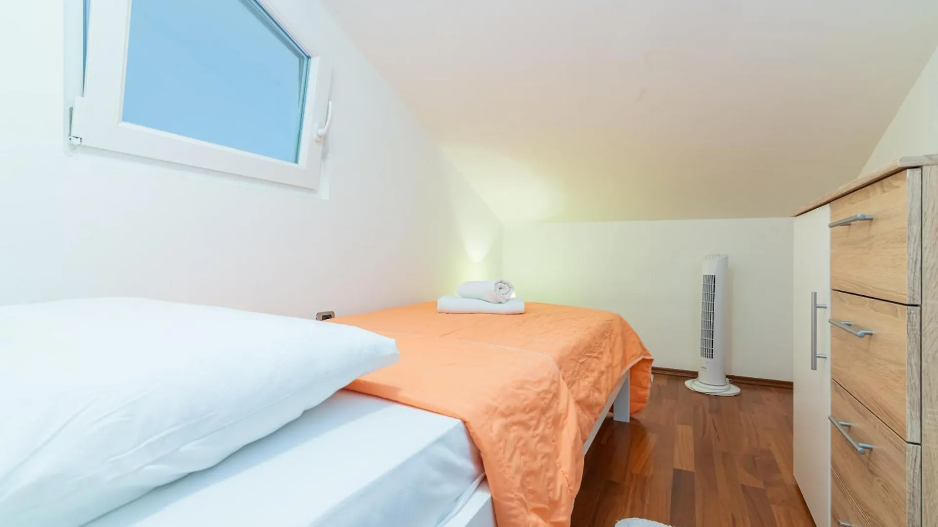 Apartments Lovorka Baska   Baska (Krk)